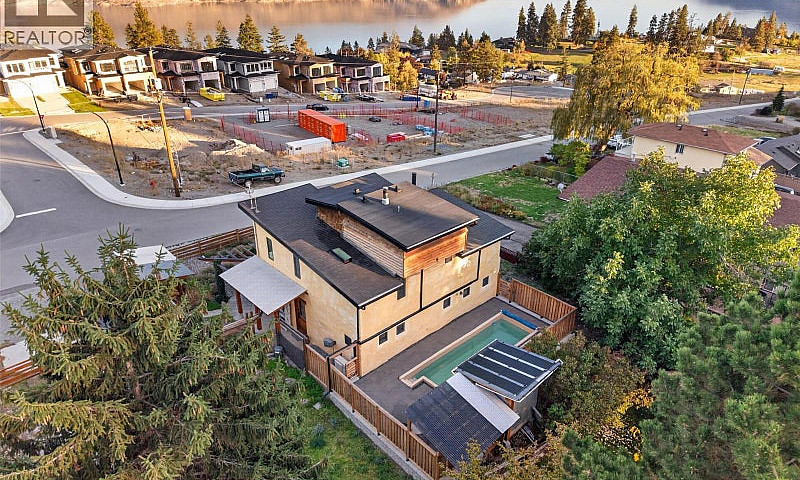 6226 Sanderson Avenu...