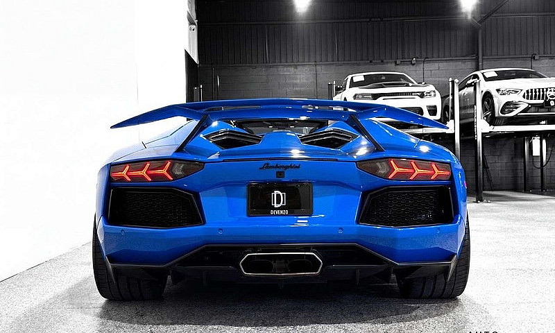 2015 Lamborghini Ave...