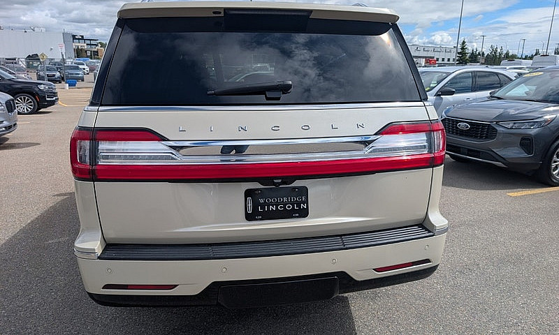 2018 Lincoln Navigat...