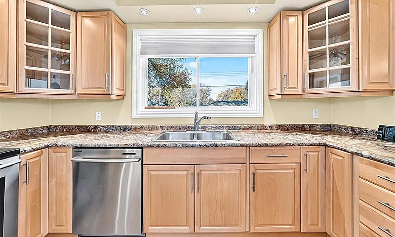 786 Clifton Street W...