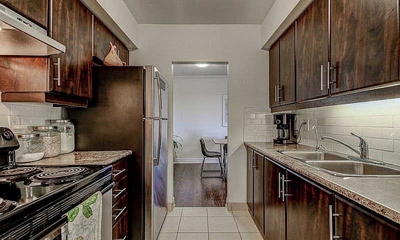 1868 Main Street W 2...