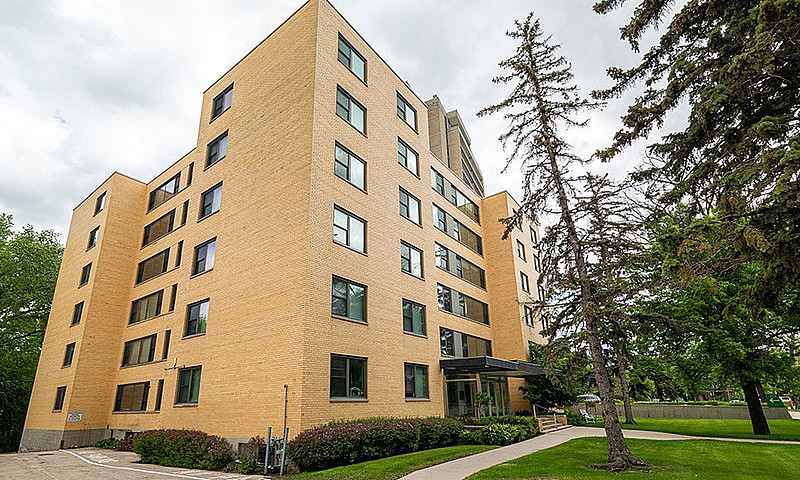333 Wellington Cresc...