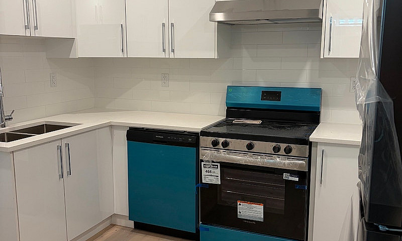 Beautiful 1Bed, + De...