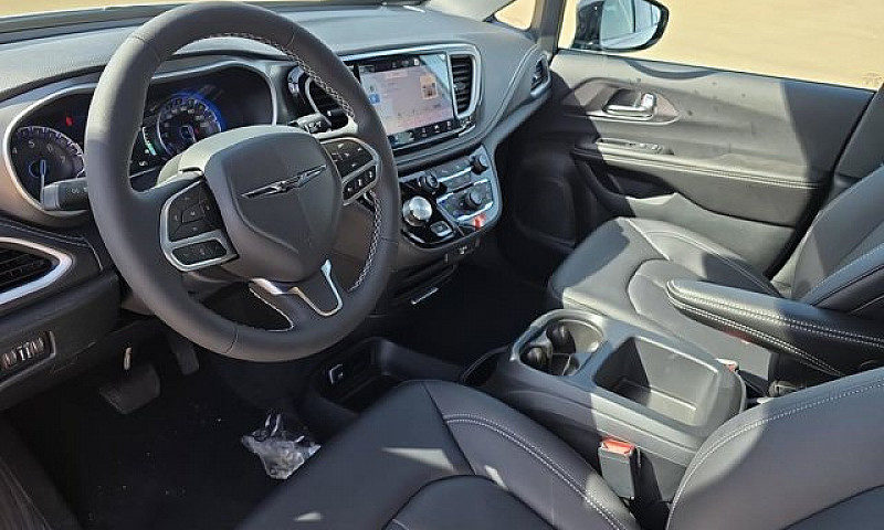2026 Chrysler Pacifi...
