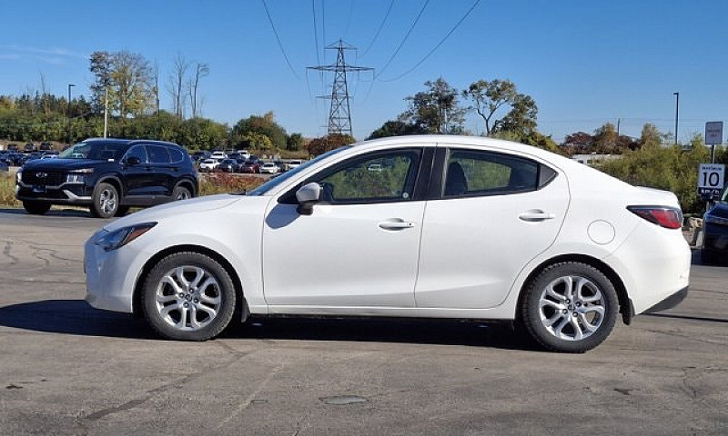 2018 Toyota Yaris Se...