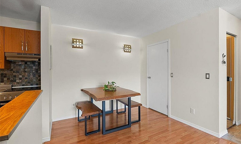 301 7 Burland Avenue...
