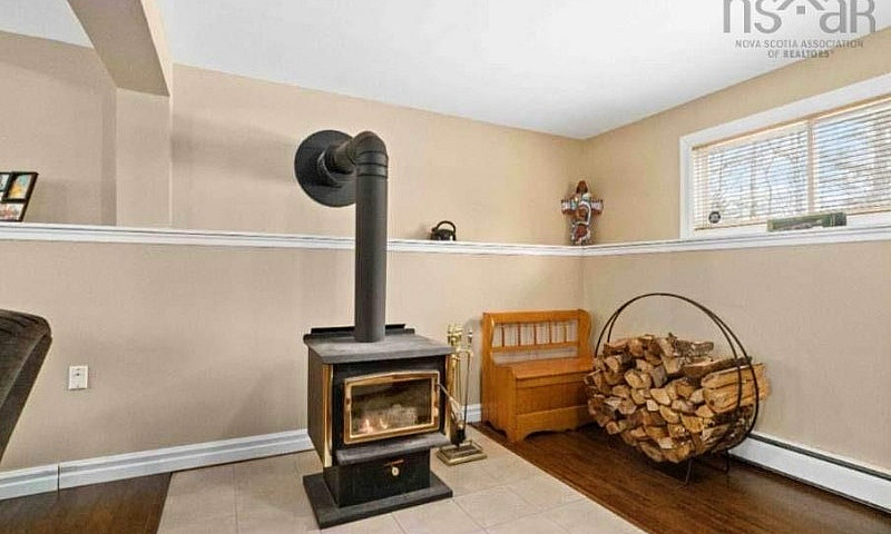 36 Gilby Cres. Beave...
