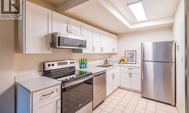 15 2400 Cavendish Wa...
