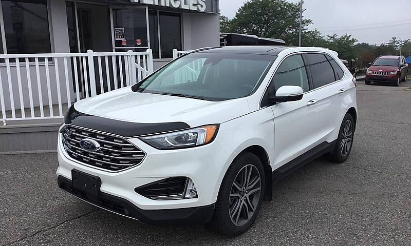 2020 Ford Edge Titan...