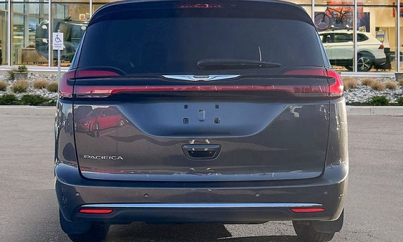 2023 Chrysler Pacifi...