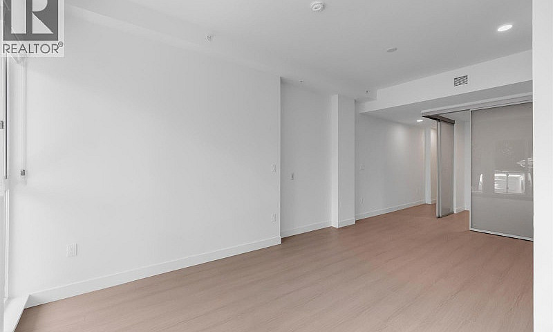 2Xx 422 E 3Rd Street...