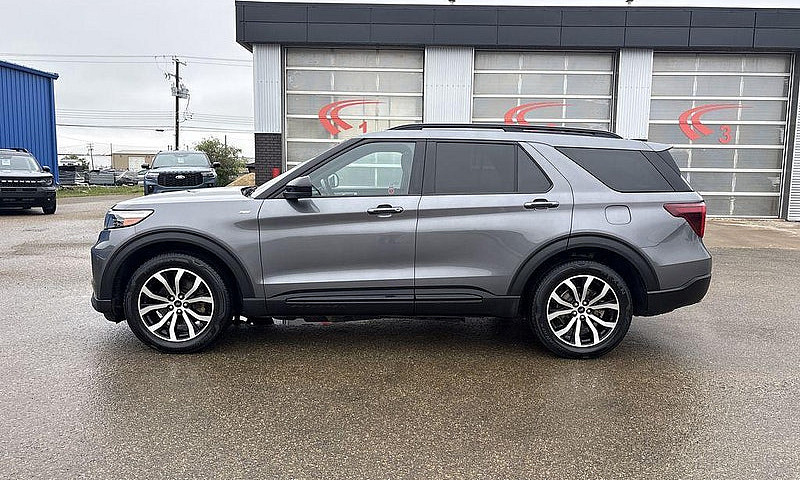 2022 Ford Explorer S...