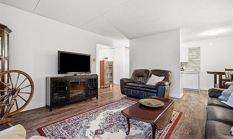 4B 1975 Corydon Aven...