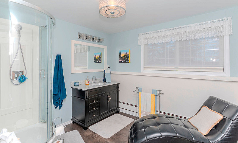 ***3466 Rosslyn Road...