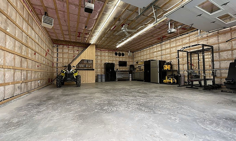 $368,000 - 1 1/2 Sto...