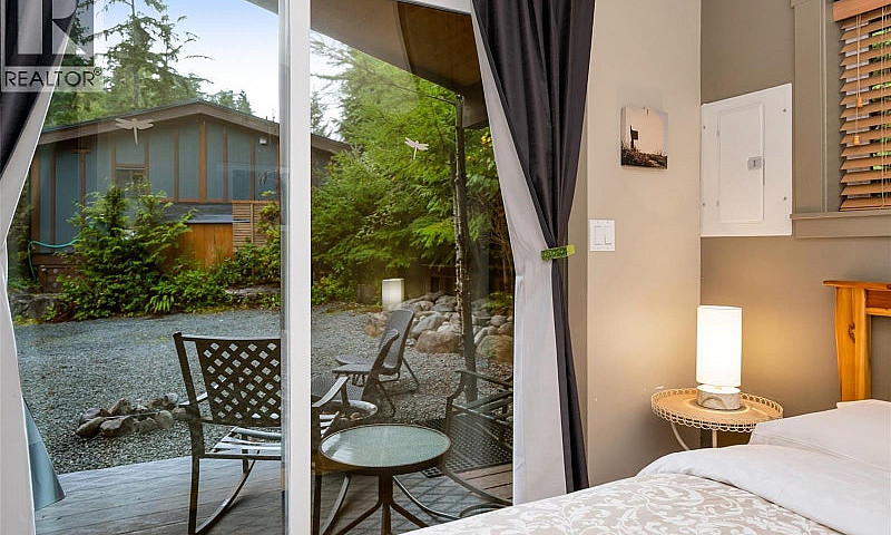 10 6574 Baird Rd Por...