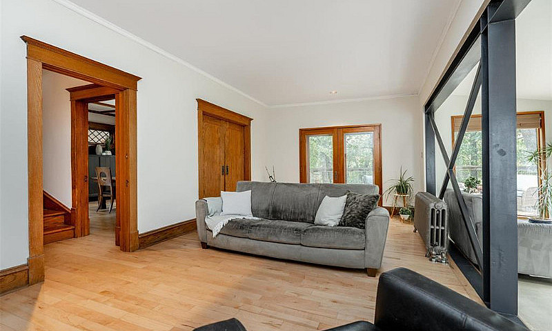 4-Bedroom House In W...