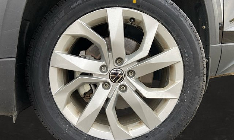 2022 Volkswagen Taos...