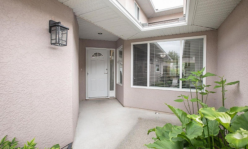 15501 89A Avenue Sur...