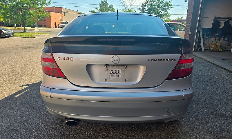 2005 Mercedes Benz C...