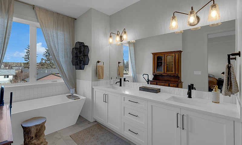 Luxury Bowness Home ...