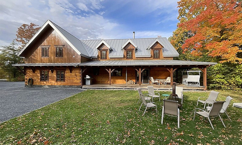 $2,750,000 - 2 Store...