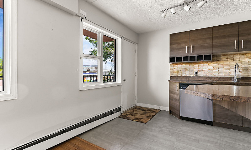 #7 - 45 Lorne St N -...