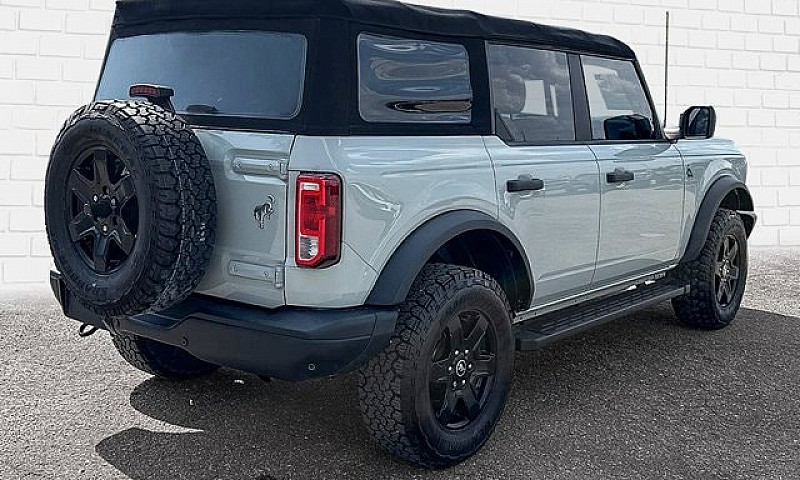 2022 Ford Bronco Bla...