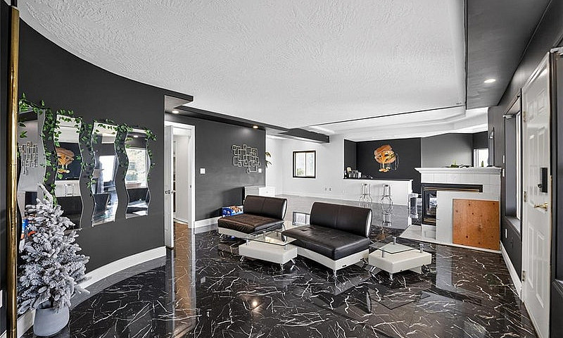Luxury Living With I...