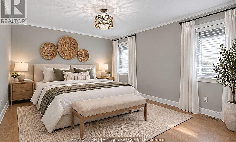 59 Bridle Path, Stra...