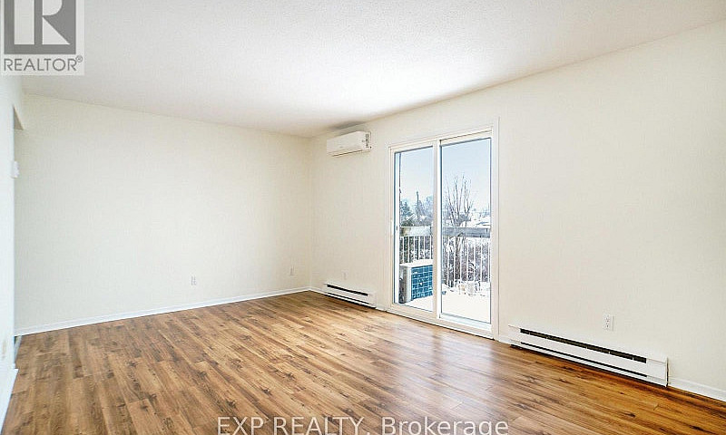 10 - 875 Laurier Str...