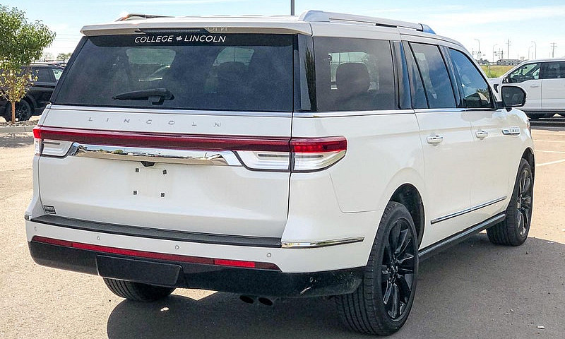 2022 Lincoln Navigat...