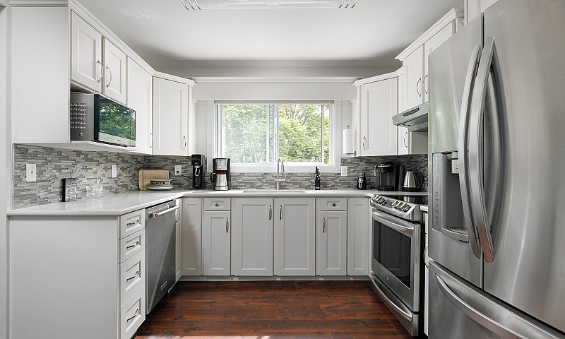 Spacious And Renovat...