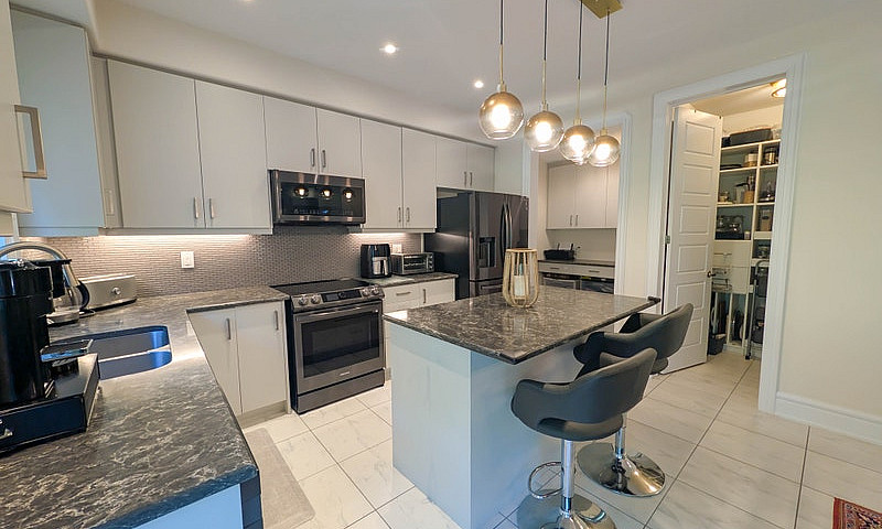 7868 Odell Cres, Nia...