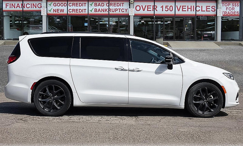 2025 Chrysler Pacifi...