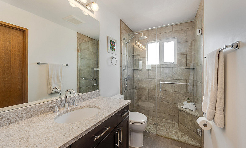 Spacious 4 Bedroom B...