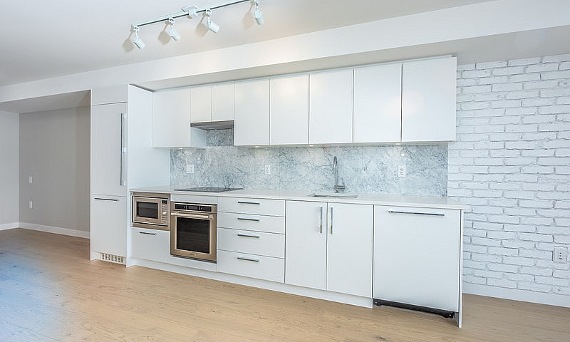 205-2508 Fraser...