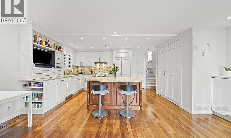 2408 Se Marine Drive...