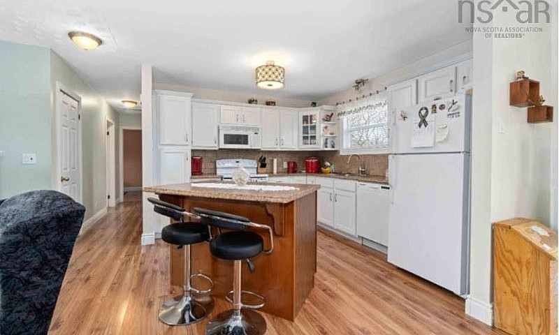 36 Gilby Cres. Beave...