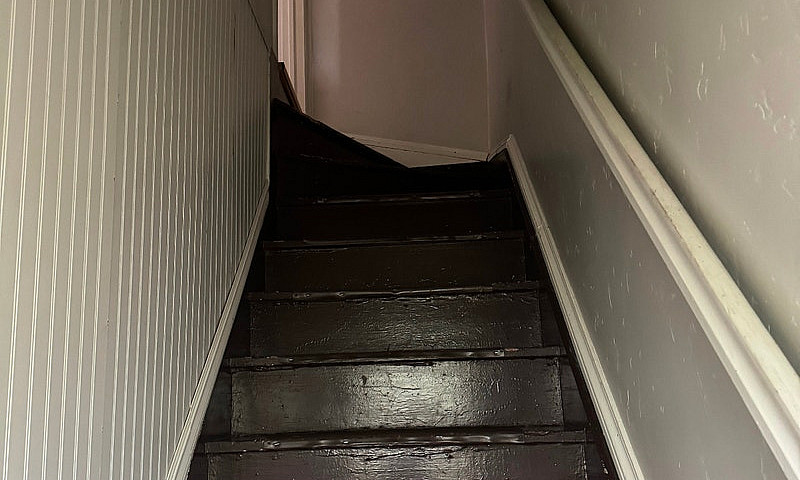Cozy 2 Story Walk Up...