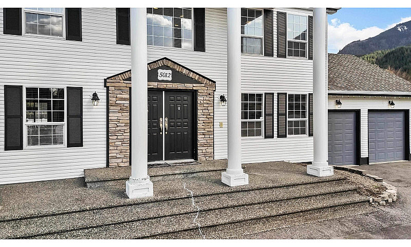 5012 Whitewater Plac...