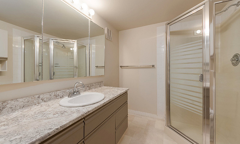 Bright 2 Bedroom, 40...