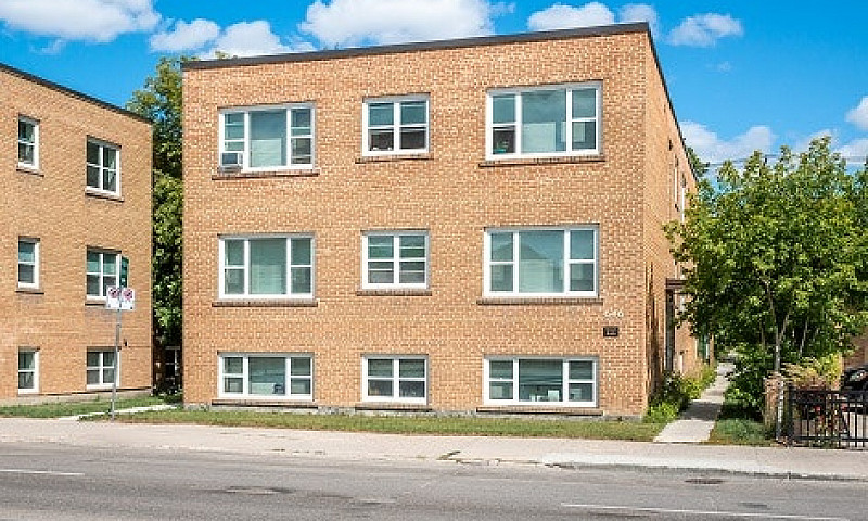 646 Osborne St- Leon...