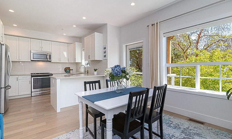 Townhome 3 Beds, 4 B...