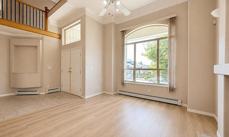 15773 82A Avenue Sur...