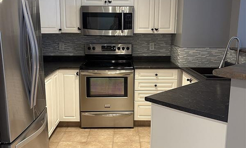 Stunning 2 Bedroom, ...