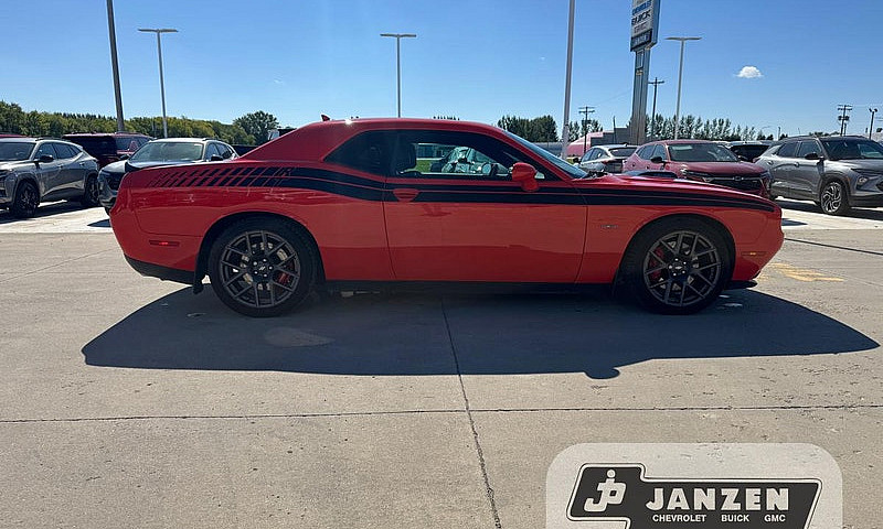 Dodge Challenger R/T...