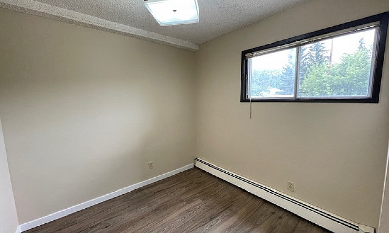 Spacious 2 Level 2 B...