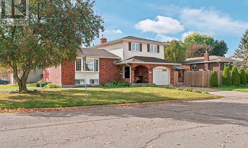 70 Country Club Pl S...