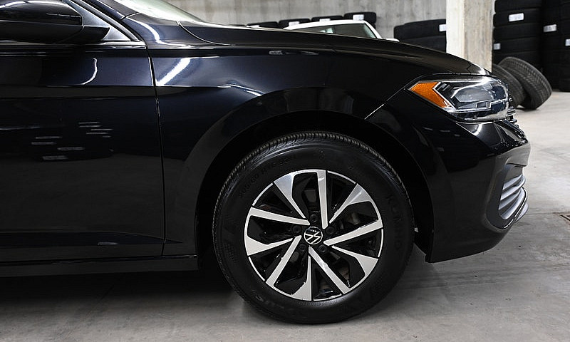 2022 Volkswagen Jett...